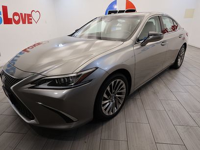Used 2020 Lexus ES 300h w/ Accessory Package 2