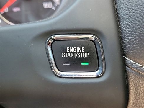 Used 2023 GMC Acadia SLT image 30