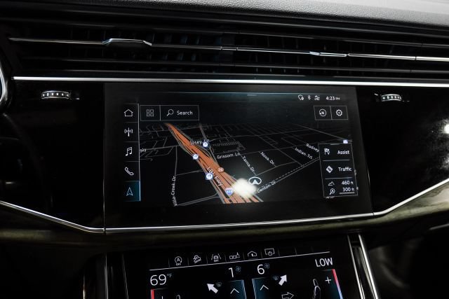 Used 2019 Audi Q8 Premium Plus w/ Premium Plus AWD/4WD image 25