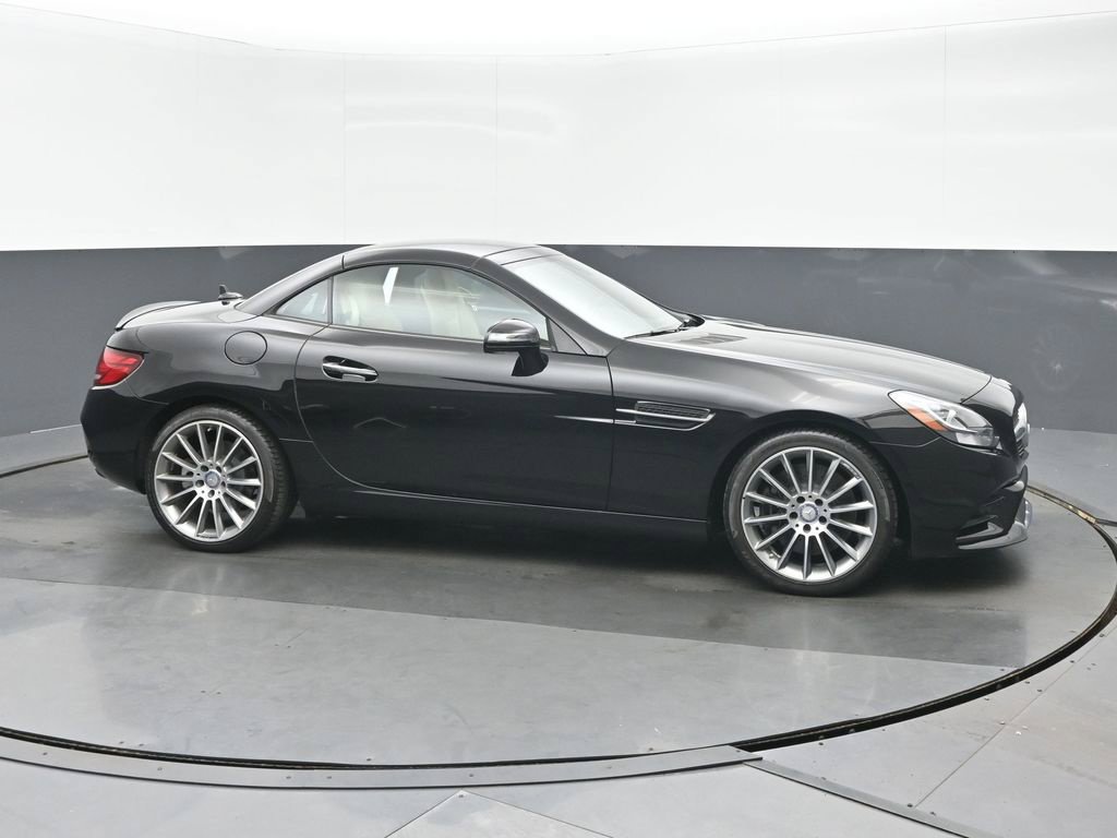 Used 2017 Mercedes-Benz SLC 300 image 2