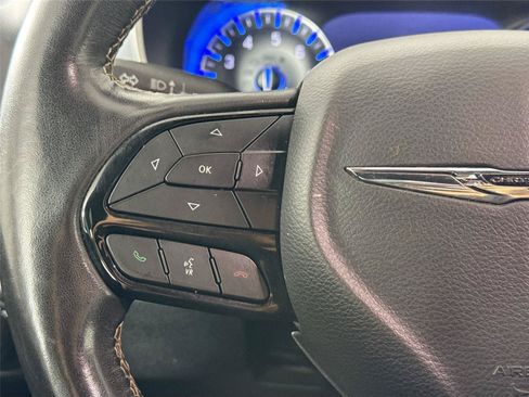 Used 2020 Chrysler Pacifica Touring-L Plus FWD image 18