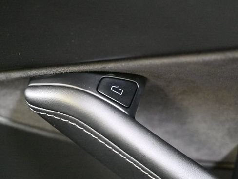 Used 2022 Tesla Model Y Long Range AWD/4WD image 54