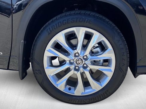 Certified 2026 Toyota Highlander Limited AWD/4WD image 15