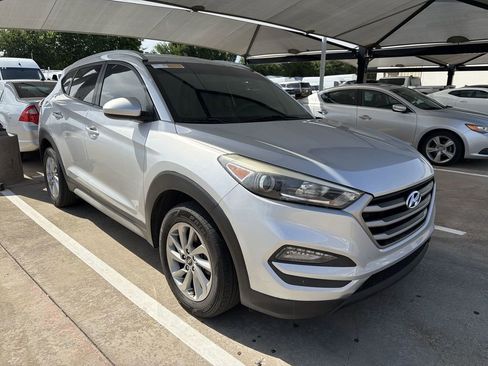 Used 2018 Hyundai Tucson SEL FWD image 2