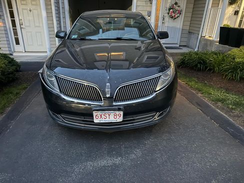 Used 2013 Lincoln MKS AWD image 3