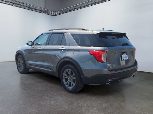 Used 2021 Ford Explorer XLT w/ Equipment Group 202A AWD/4WD image 3