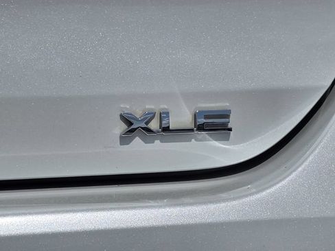 Used 2024 Toyota Highlander XLE FWD image 33