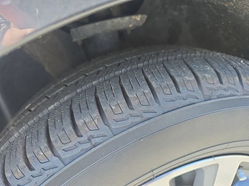 Used 2022 Chrysler Pacifica Touring-L FWD image 25