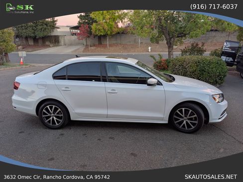 Used 2017 Volkswagen Jetta SE image 12