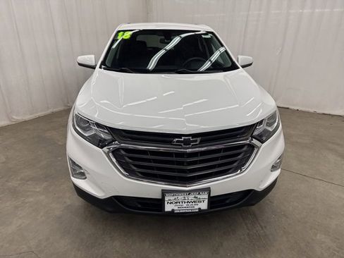 Used 2018 Chevrolet Equinox LT image 2
