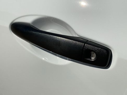 New 2025 Nissan Versa S image 9