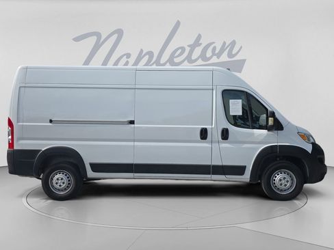 Used 2025 RAM ProMaster 2500 w/ Convenience Group FWD image 9