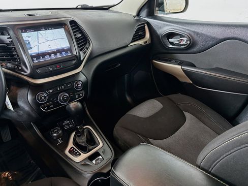 Used 2018 Jeep Cherokee Latitude image 22