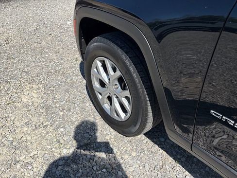 Used 2023 Jeep Grand Cherokee Limited image 4