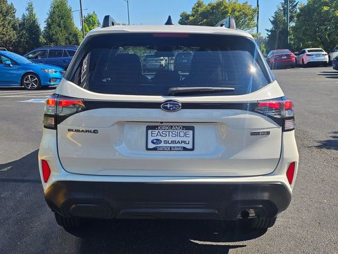 Used 2025 Subaru Forester Premium AWD/4WD image 6