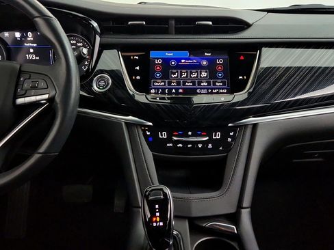 Certified 2025 Cadillac XT6 Premium Luxury w/ Technology Package AWD/4WD image 21