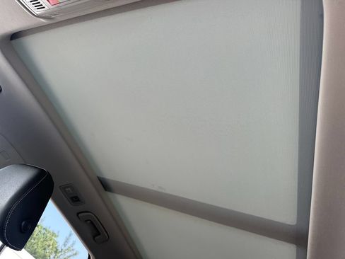 Used 2025 Volkswagen Taos SE w/ Panoramic Sunroof Package AWD/4WD image 19