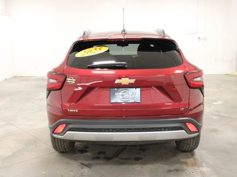 Used 2025 Chevrolet Trax LT image 8