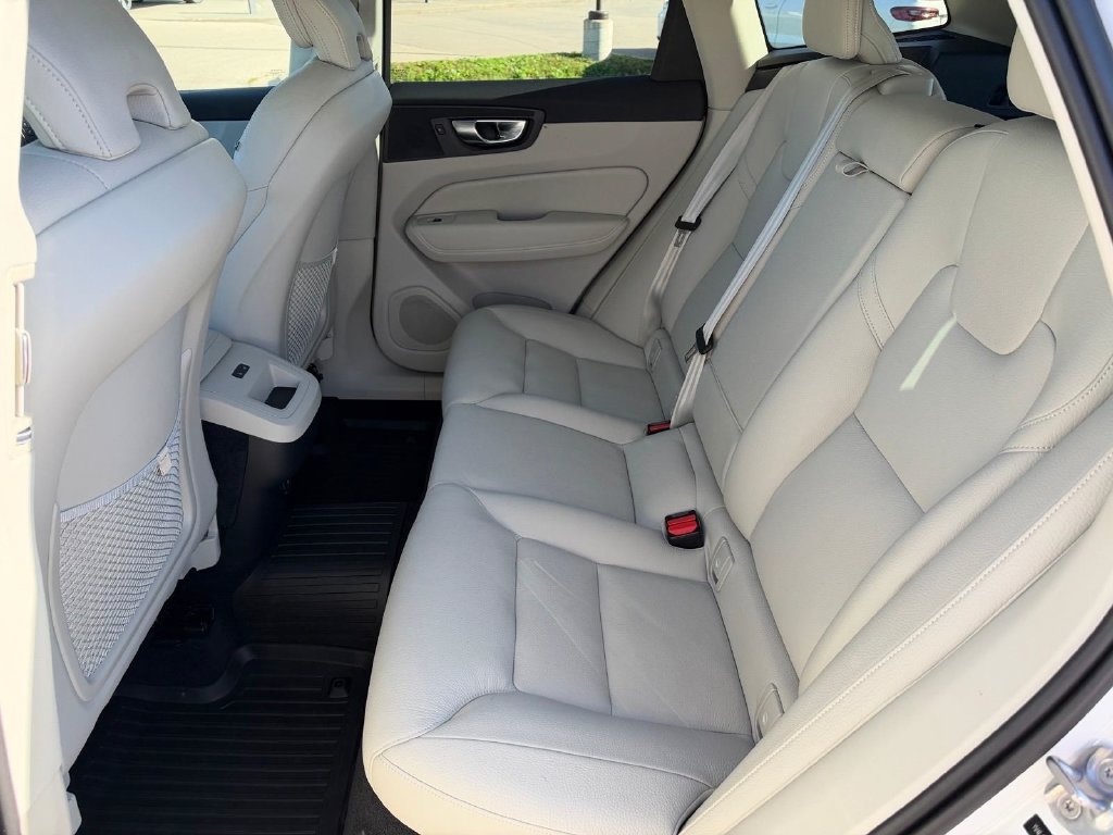 Certified 2024 Volvo XC60 B5 Plus w/ Protection Package Premier AWD/4WD image 9