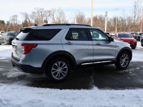 Used 2023 Ford Explorer XLT w/ Equipment Group 202A image 7