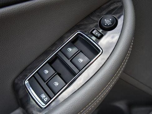 Used 2015 Chevrolet Impala LTZ FWD image 15