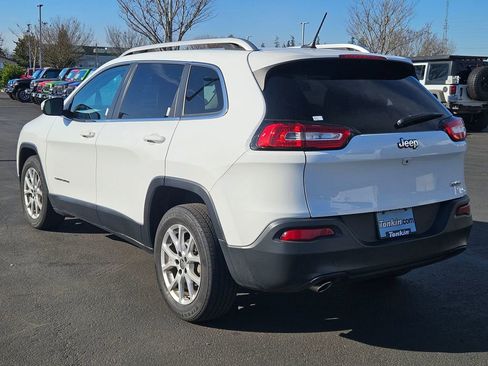 Used 2018 Jeep Cherokee Latitude image 4