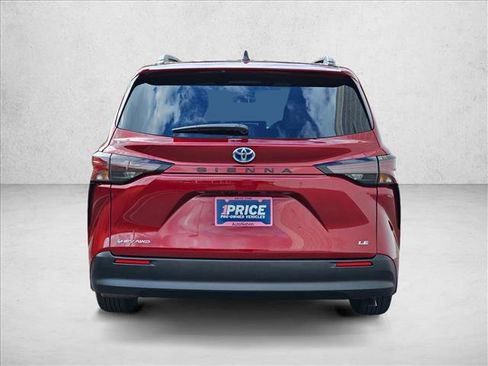 Used 2025 Toyota Sienna LE AWD/4WD image 6