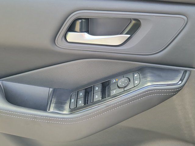 Certified 2026 Nissan Rogue SV FWD image 19
