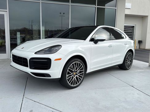 Used 2021 Porsche Cayenne Coupe image 2