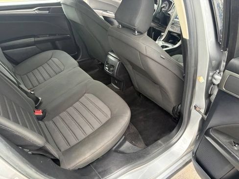 Used 2020 Ford Fusion SE FWD image 31