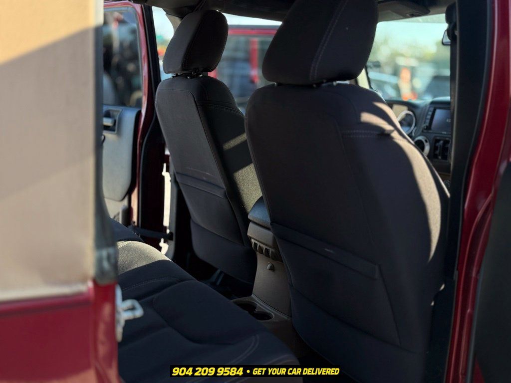 Used 2013 Jeep Wrangler Unlimited Rubicon w/ Connectivity Group AWD/4WD image 25