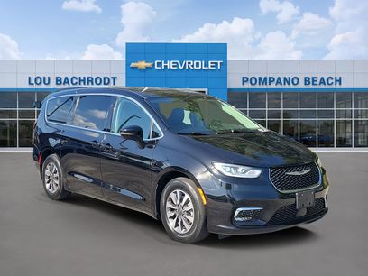 Used 2024 Chrysler Pacifica Limited