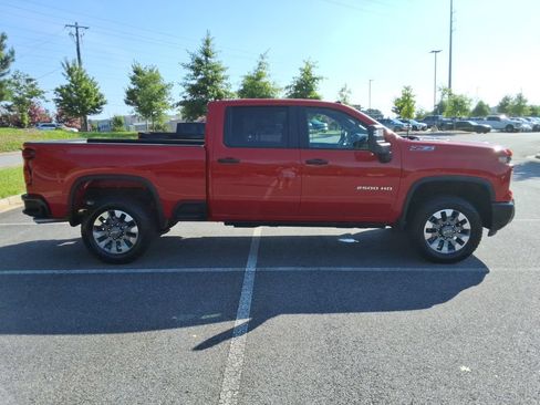 Used 2024 Chevrolet Silverado 2500 Custom w/ Custom Value Package AWD/4WD image 4