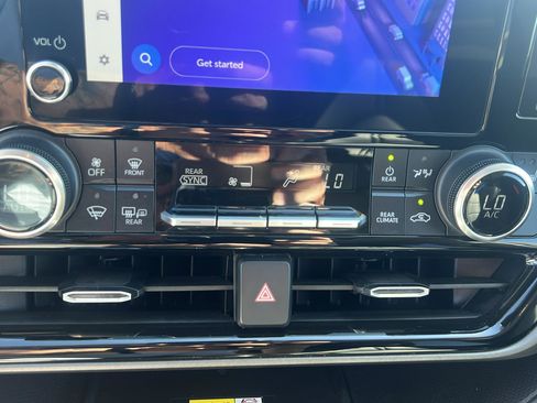 Used 2023 Toyota Highlander L image 20