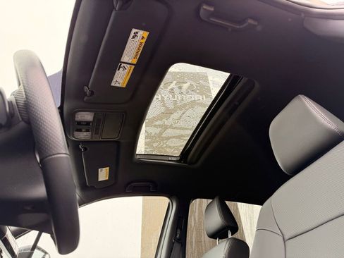 Used 2025 Honda Passport EX-L image 2