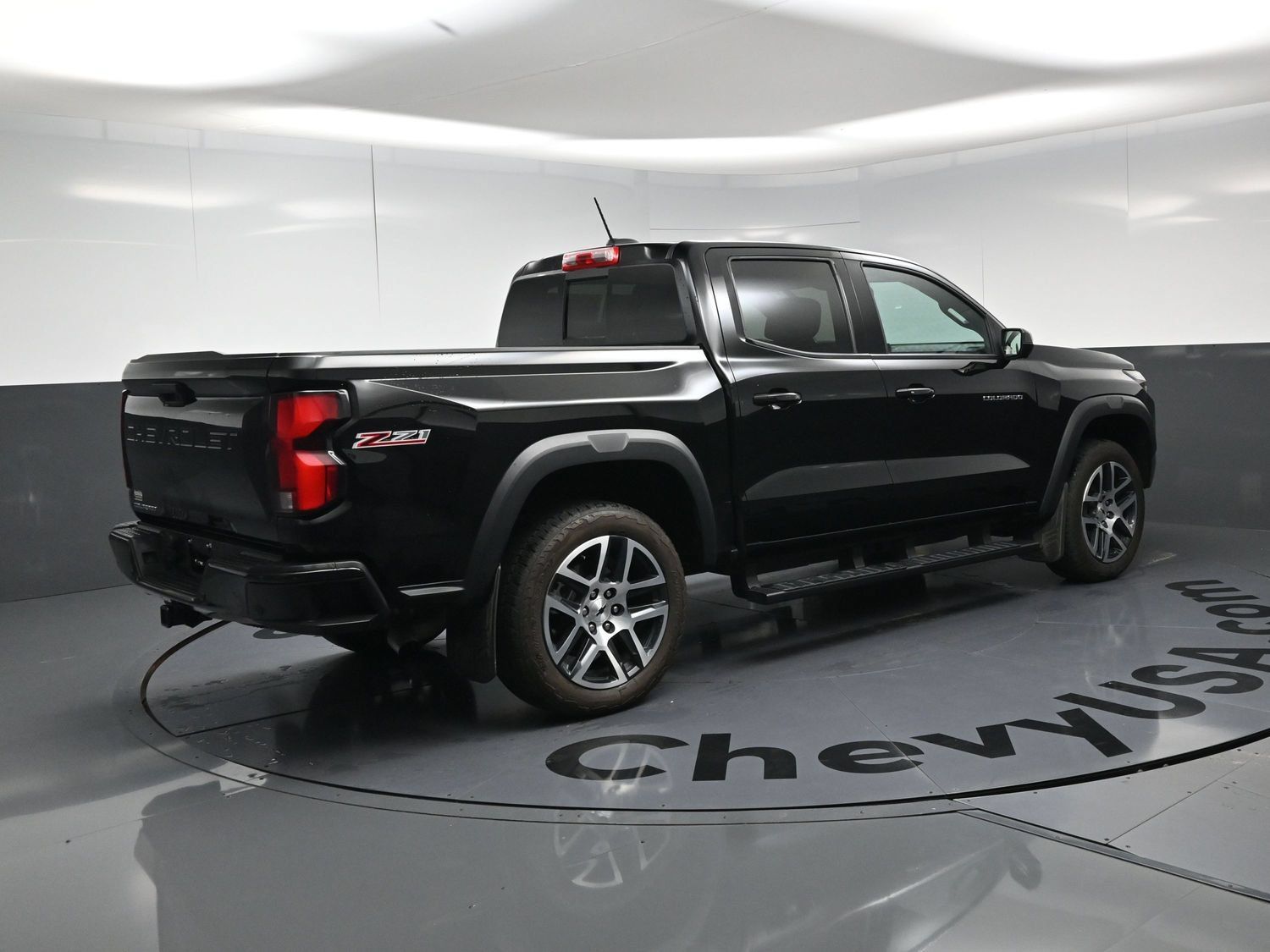 Used 2024 Chevrolet Colorado Z71 w/ Z71 Convenience Package 2 AWD/4WD image 17