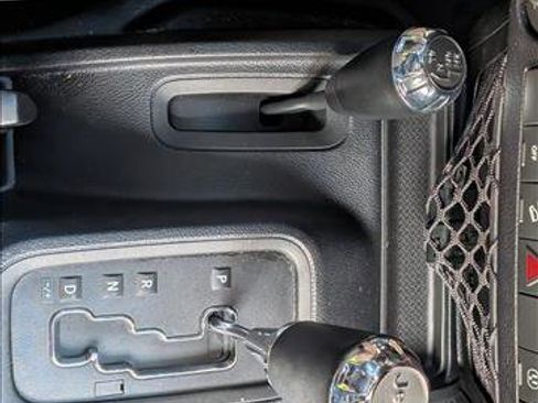 Used 2017 Jeep Wrangler Unlimited Sahara image 11