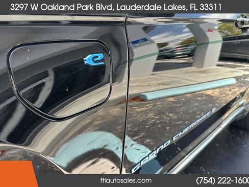 Used 2022 Jeep Grand Cherokee Summit w/ Luxury Tech Group V AWD/4WD image 20