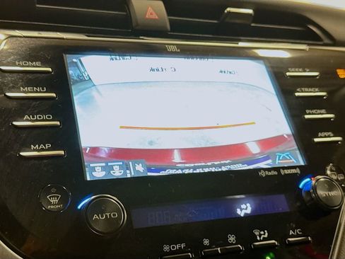 Used 2019 Toyota Camry XSE image 15