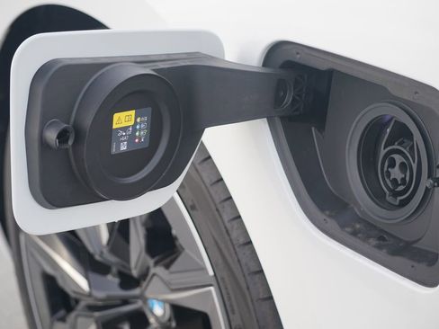 New 2026 BMW 750e xDrive 750e xDrive w/ Premium Package image 6