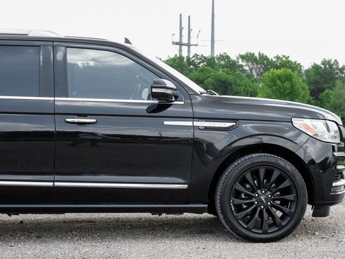 Used 2018 Lincoln Navigator Select AWD/4WD image 10