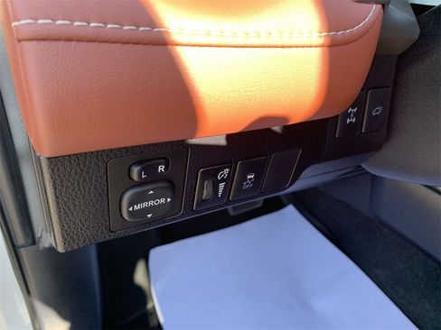 Used 2014 Toyota RAV4 Limited image 14