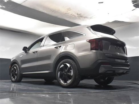Certified 2025 Kia Sorento EX image 29