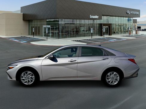 New 2026 Hyundai Elantra Hybrid FWD image 3
