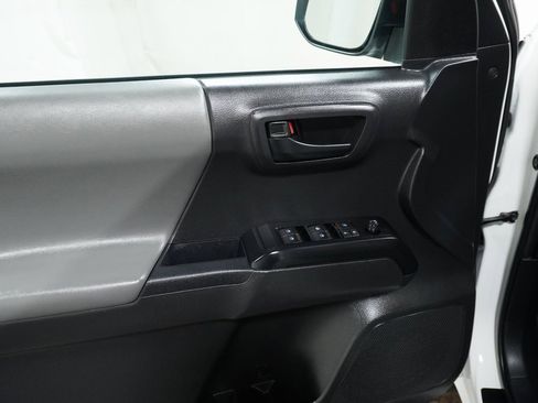 Certified 2022 Toyota Tacoma 4x4 Double Cab image 19