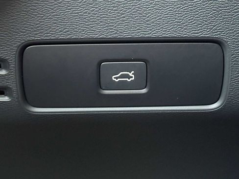 Certified 2024 Volvo XC40 B5 Plus w/ Protection Package Premier image 29