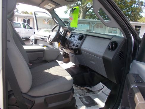 Used 2016 Ford F250 XL w/ Power Equipment Group AWD/4WD image 7