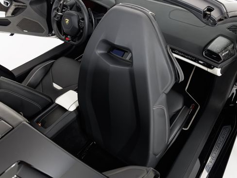 Used 2021 Lamborghini Huracan EVO RWD image 48