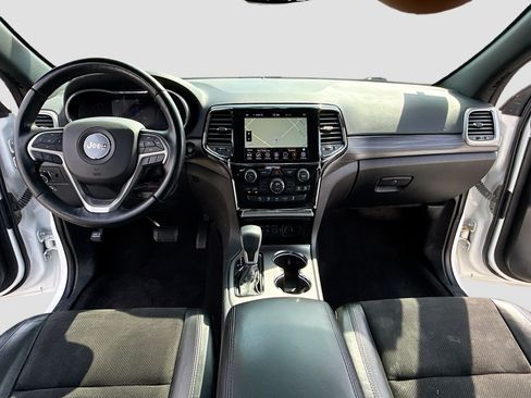 Used 2022 Jeep Grand Cherokee Laredo X AWD/4WD image 3