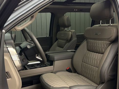 Used 2026 Ford F450 Platinum w/ Platinum Plus Package image 35